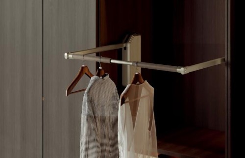 Pakaian Olahraga Premium & Activewear 6 Ide Penyimpanan Efisien dengan Hanger dan Rak Lemari