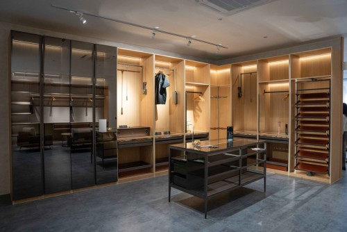 Pakaian Olahraga Premium & Activewear Tips Membuat Laci Wardrobe yang Fungsional dan Estetis 